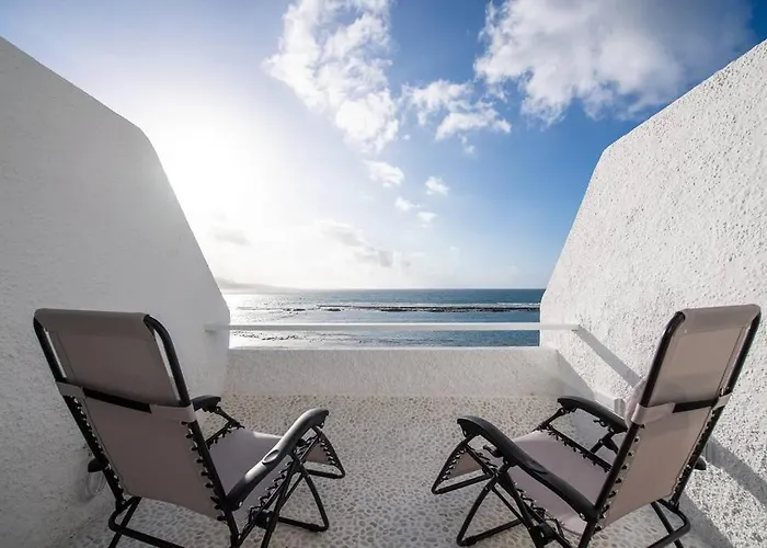 Beachfront Apt With Open Terrace In Las Canteras